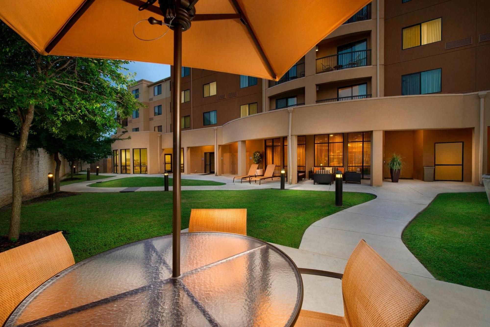 Courtyard By Marriott San Antonio Seaworld/Lackland Eksteriør billede
